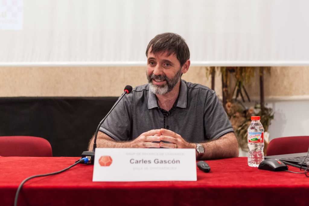Carles Gascón durant la conferència de la Cataríada