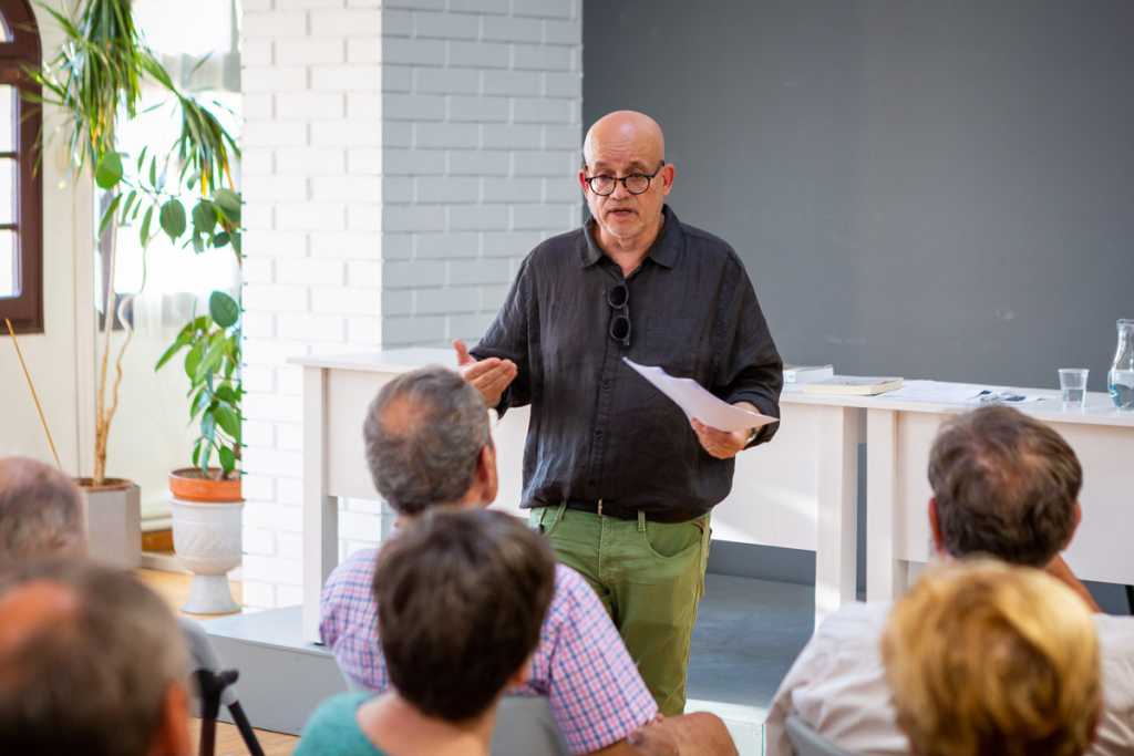 "L'estiueig històric: pràctica social i derivades literàries" a càrrec de Narcís Figueras i Joaquim M. Puigvert.