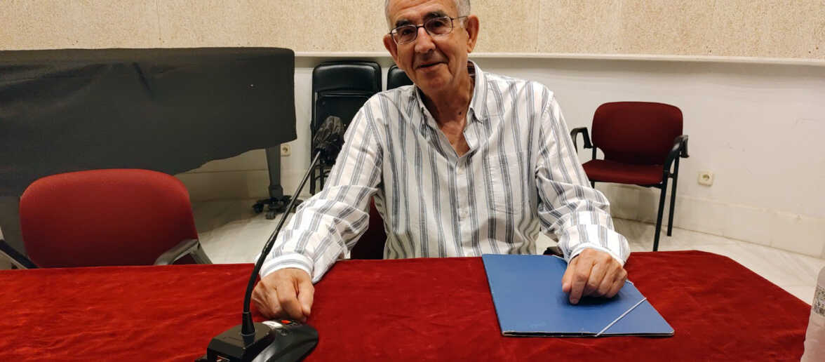 Amadeu Gallart durant la presentació del llibre