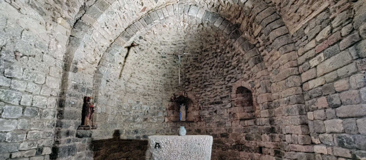 Interior de l'església de Sant Serni de Coborriu de l'Ingla